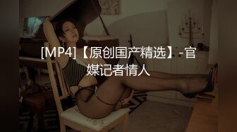 【媚黑女和黑人调教老公】少妇和黑人交换唾液，绿帽老公跪着舔脚吃口水