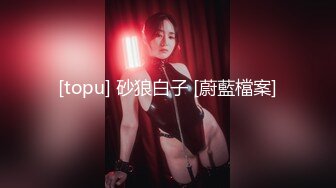 [MP4/ 967M]&nbsp;&nbsp;阿姨很忙看着自己的骚女儿在床上被大哥爆草抽插，陪狼友互动撩骚吃女儿奶子