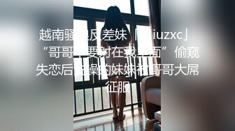 黑客破解家庭摄像头偷拍奶子坚挺身材不错的靓妹洗澡还不时对着镜头看