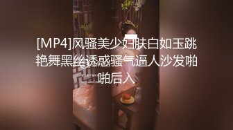 最新4月震撼精品！万人在线追踪OF甜美可爱清纯风博主【绯红小猫】订阅露脸私拍，各种大号道具双洞紫薇边插边喷 (2)