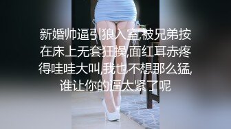 美容店上班的女友，今儿休息，在客厅玩男朋友的鸡巴，妖艳的颜值骚货！