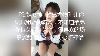 超棒女神丰乳肥臀有点妖艳，翘起屁股特写电臀，一线天极品馒头穴