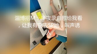 可爱迷人的卷发小姐姐脱光展示身材，小娇乳好想捏一把。