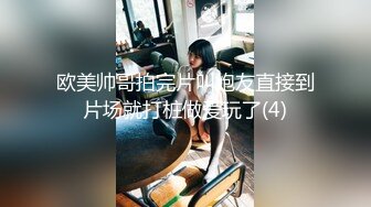 科技楼蹲守碎花连衣裙美女杂乱的黑逼毛覆盖在肥美的小穴