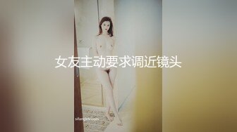 无毛白虎清纯小靓妹又被小哥哥干舒服了，全程露脸开档黑丝让小哥的大鸡巴蹂躏抽插，边草边拿道具玩弄阴蒂