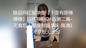 高颜值美女边看A片忍不住流水不止太有感觉了，湿淋淋的阴户三根手指撑满小穴，一库一库白浆被不断扣弄出来!