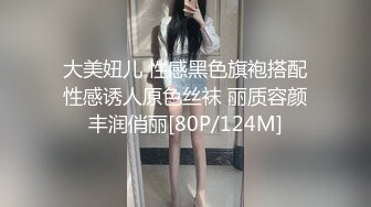 在办公室强迫女秘书口爆的!