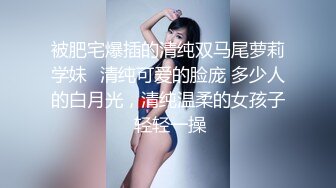 眼镜男约个苗条少妇TP啪啪，穿黑丝撕开后入骑乘猛操撞击，先搞在做服务舔菊口交