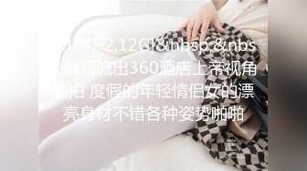 女友在客厅看电视勾引我