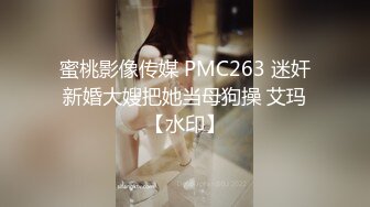 约操大学美眉 你是大学吗 我不用上课啊 漂亮美眉边操边跟男同学语音聊天 皮肤够白 屁屁够大