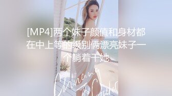 美女下面我不知道这是什么东西，反正是出了很多。