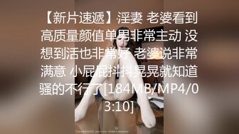 细嫩的小美眉，情窦初开的年纪对性充满了好奇，买了个玩具给她自己玩，还叫我拍下来，这小荡妇 好可爱！