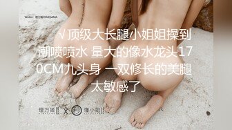 职业装女友的自拍安抚