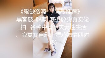 气质短发毛妹女神，性感露奶内衣，桌子上被大屌爆草，后入精油美臀，从下往上视角，进进出出抽插