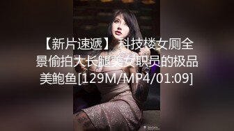 亚洲女仆在肮脏的铁杆中尝试两只公鸡