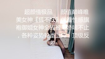 ❤️❤️【翘臂桃桃】黄播界天花板 双胞胎男摸~泳池比基尼~跳弹健身楼梯口喷水~健身 超长完整版 (7)