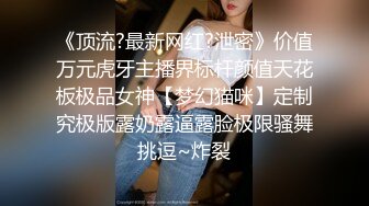 摄影大师果哥高端诱惑作品大长腿气质美女模特佳佳酒店大胆私拍小蛮腰翘臀若隐若现私处很撩人