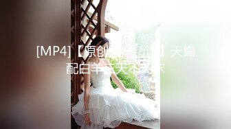 【新片速遞 】 蜜桃影像传媒PMS001 好性福好销魂好让人向往的生活啊 小伙子公寓搞女友和她姐姐 刺激三人行真爽啊【水印】[1.81G/MP4/42:16]