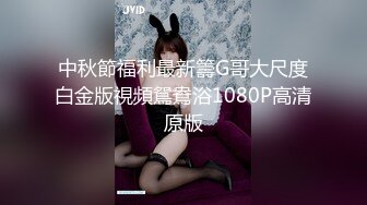 一群女混混欺负女同学趴光了 一通猛凑 这是有多大的仇