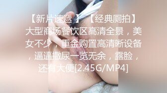 商场白色隔板全景后拍多位美女尿尿2 (6)