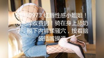 澡堂子更衣室偷窥众多的脱的光溜溜的美女少妇 (11)