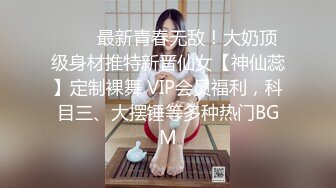 胸前纹身00后萌妹，性格活泼，脱光光跳蛋自慰，超粉嫩小穴紧致，特写手指扣入，不经常自慰生疏