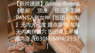 最新流最近火爆露出大神 菠萝 超刺激新挑战 酒店大胆开门全裸与摄影师男友全裸做爱 场面刺激嚣张