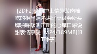 2020新跟拍！青春活力的牛仔裙少女.肥肥的鲍鱼周围才几根毛毛