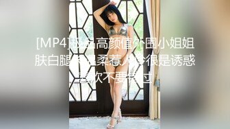 红唇骚女【金牌小可】和链子小哥双人啪啪，情趣装黑丝口交足交上位骑乘，性感大屁股大力撞击