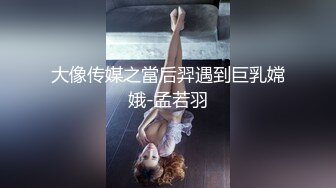 午夜寻花约了个牛仔裤颜值不错少妇，调情各种内裤摸逼沙发上干一下，再到床上猛操呻吟娇喘