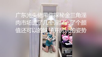 国产TS系列胸挺大的小妖在KTV里当着众人的面直接给直男口交撸管射胸上