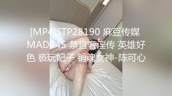 G奶烈焰红唇风骚小荡妇激情啪啪&nbsp;&nbsp;眼镜小黑吸吮奶子&nbsp;&nbsp;开档黑丝蹲着舔逼&nbsp;&nbsp;扶着大屁股后入&nbsp;&nbsp;抽插一脸享受