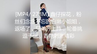 爱唱歌的女主播户外激情大秀，穿着性感的骚肚兜户外唱歌直播给狼友看，跟狼友互动漏着骚奶子边唱边揉精彩刺激