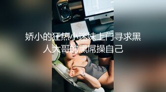 郑州洛阳小美女，万达超市无内露出，两只小葡萄俏丽，很闷骚看着周围！