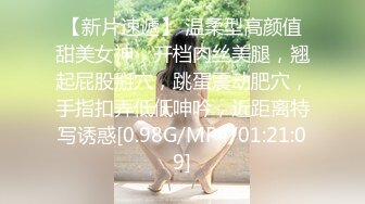 商场女厕全景偷拍多位年轻少妇的小美鲍 (3)