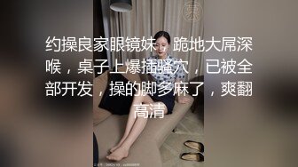 商城奶茶店宽松裙露胸罩小美女,透过网纱内裤清晰看到诱人屁股沟