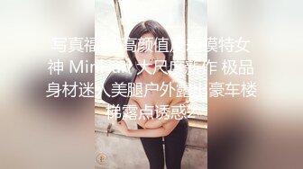 天生巨乳吊钟奶轻熟女，黑丝大长腿道具自慰，椅子上大黑牛刺激阴蒂