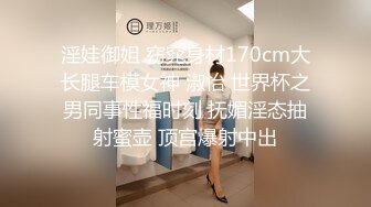 国产CD系列骚货伪娘颖婕深夜裸体在保安室门口手淫射精