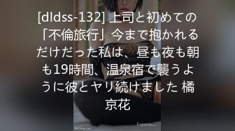 黑客破解萤石云家庭网络摄像头偷拍 年轻小夫妻忙着做爱孩子乖乖的坐在旁边玩手机看视频