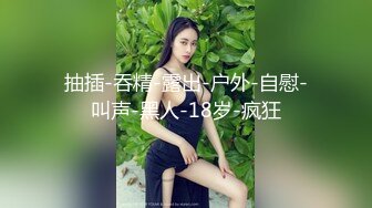 绿衣长裙四眼妹子，走路慢悠悠的，可能是刚才尿尿时姨妈血流的有点多~