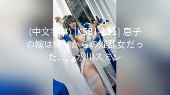 约了个单男来家里操骚老婆 是个年轻的大学生 功夫不错 把老婆干高潮了