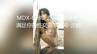 气质不错的女神，来根蔬菜自慰进出阴道表情真叫享受，不过瘾用买的小玩具刺激阴