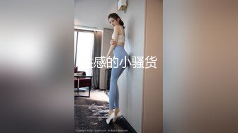 00后母狗女友帮他用自慰棒