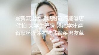 ❤️❤️健身大洋马，精油抹胸，油光程亮，从下往上视角，大屌抽插骚穴，高潮狂喷，喷泉似的