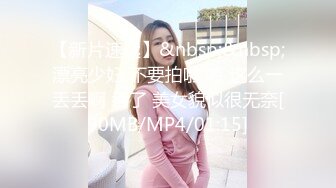 警惕性很高的极品健美型身材美女，身材匀称胸部丰满非常有型，看得出来平时一直健身