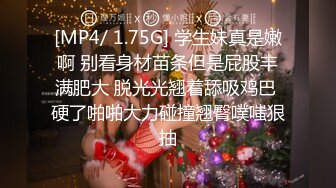 《魔手外购极品厕拍》商业城女厕全景偸拍多位少女少妇熟女方便，后位先拍脸再拍大白屁股，憋尿到极限的良家少妇动作逗死人 (6)