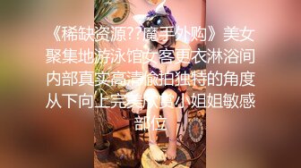 [MP4]白T熟女换另一个小伙继续操&nbsp;&nbsp;扒掉内裤上位骑乘&nbsp;&nbsp;边操边揉捏奶子