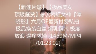 瑜伽裤熟女老婆清洗情趣自慰振动棒，和粉丝自慰