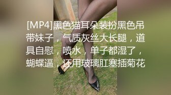 人妻干妈全程露脸与骚儿子激情啪啪，深喉口交足交让骚儿子各种姿势无套啪啪，淫声荡语不断貌似内射别错过