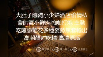 野战 跟朋友出来爬山郊游烧烤 吃饱喝足兴致来了 跟妹子找个岩洞吃鸡啪啪好刺激 屁屁大鲍鱼嫩淫水多